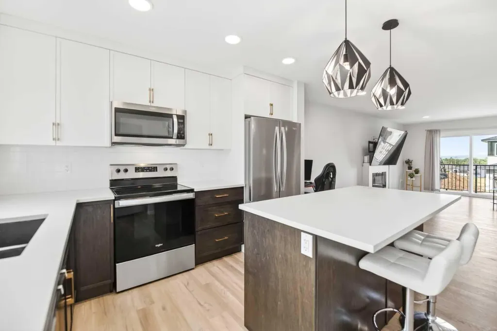 12 Vincent Gate Sylvan Lake AB T4S 0V7