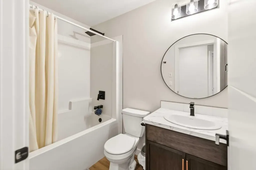 12 Vincent Gate Sylvan Lake AB T4S 0V7