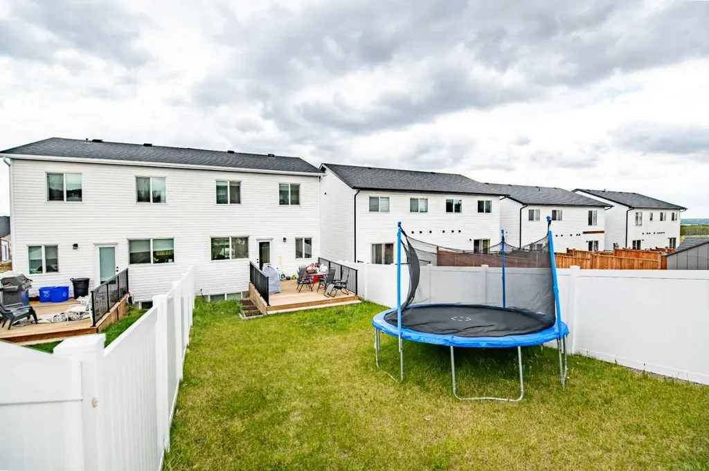 12 Vincent Gate Sylvan Lake AB T4S 0V7