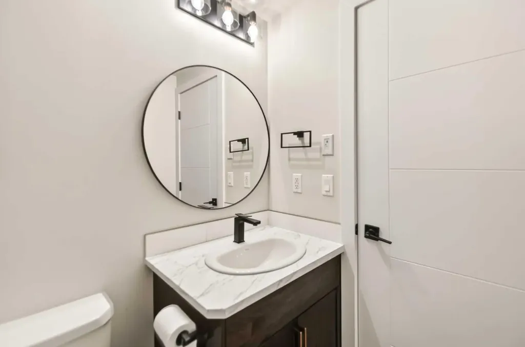 12 Vincent Gate Sylvan Lake AB T4S 0V7