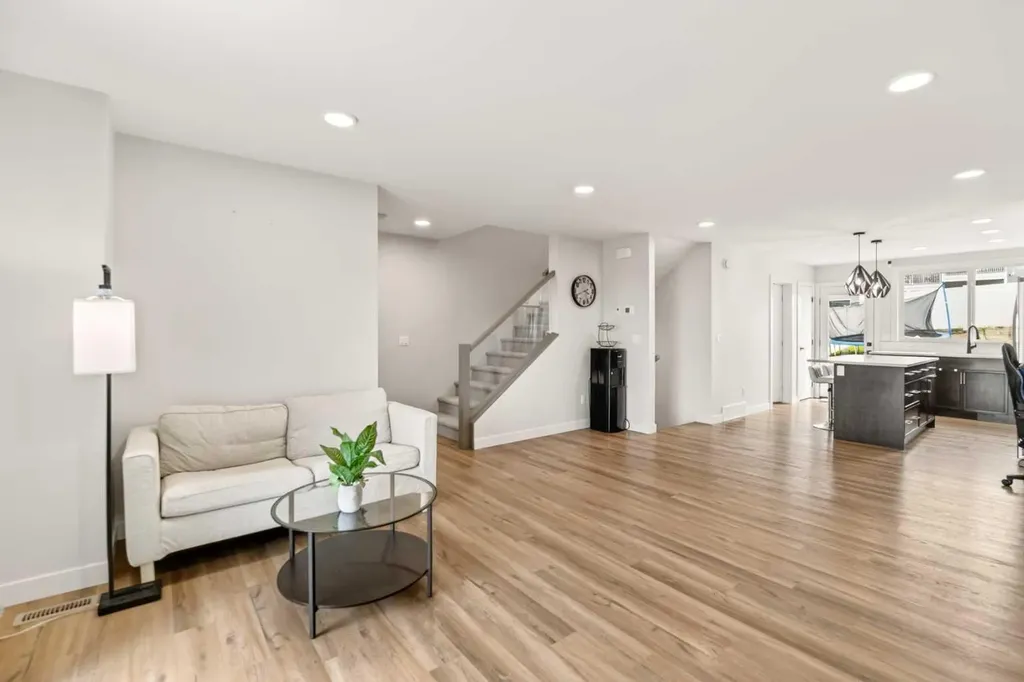 12 Vincent Gate Sylvan Lake AB T4S 0V7