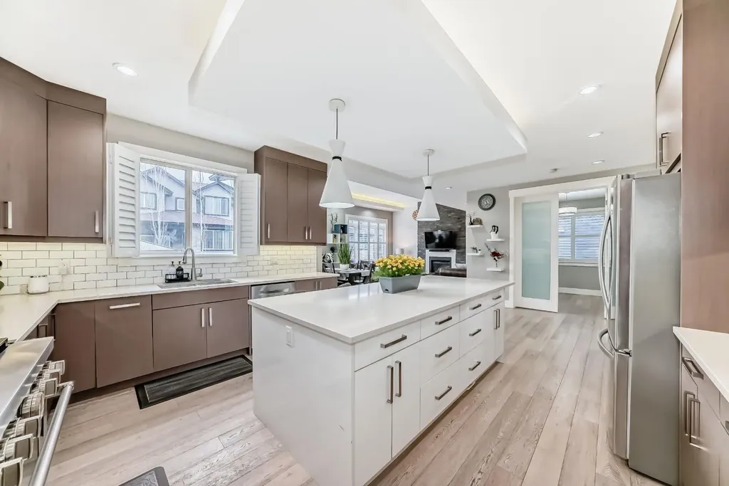 193 Kinniburgh Circle Chestermere AB T1X 0P8
