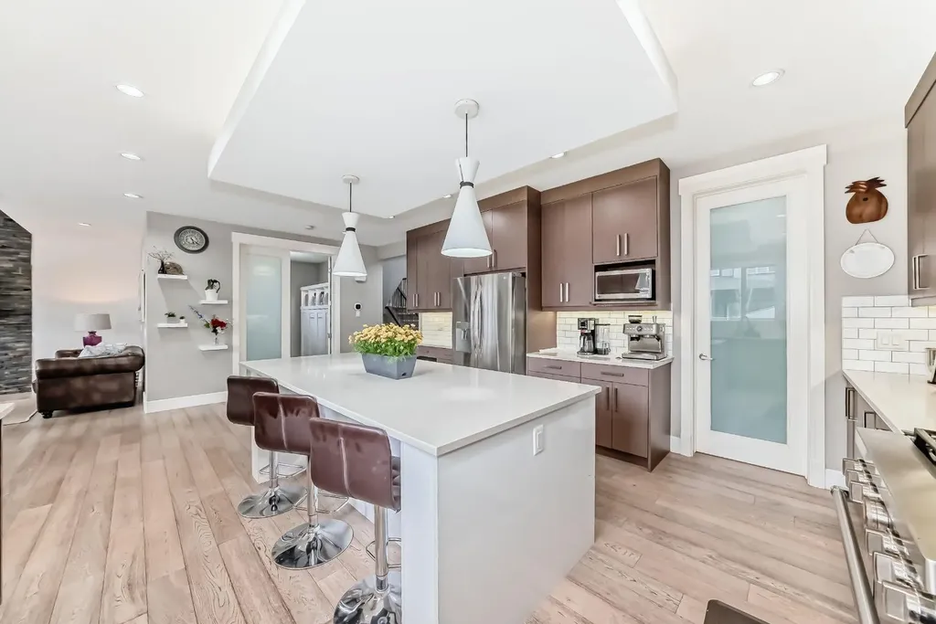 193 Kinniburgh Circle Chestermere AB T1X 0P8