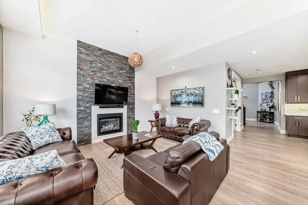 193 Kinniburgh Circle Chestermere AB T1X 0P8