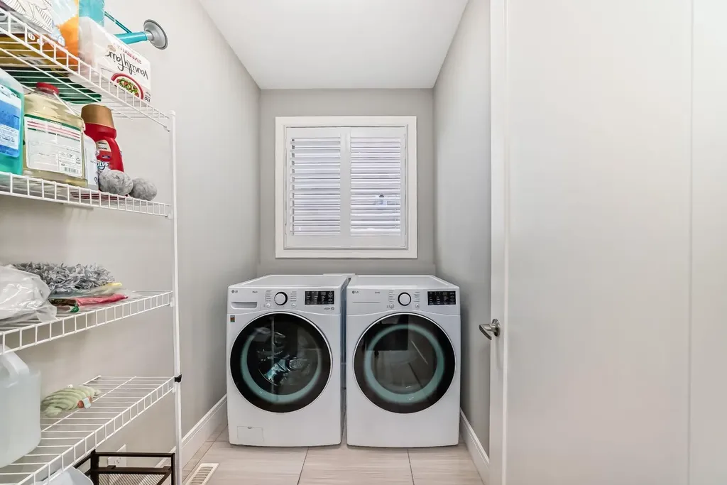 193 Kinniburgh Circle Chestermere AB T1X 0P8