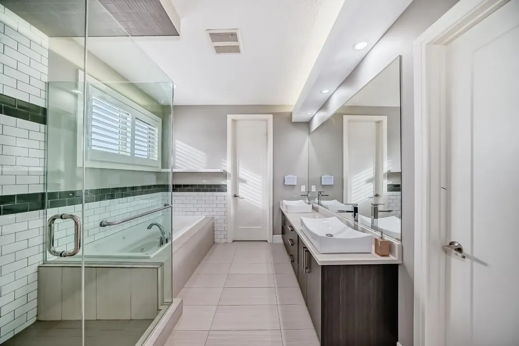 193 Kinniburgh Circle Chestermere AB T1X 0P8