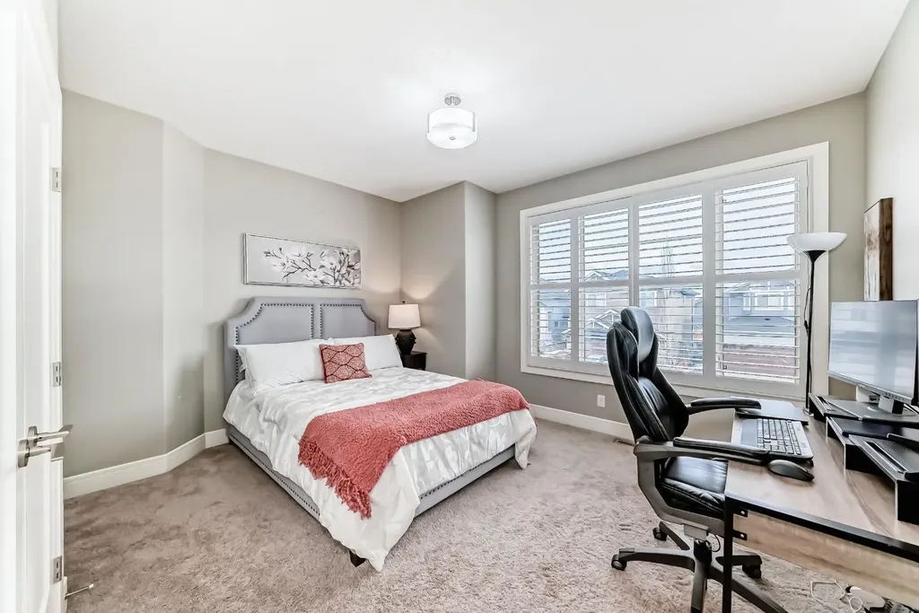 193 Kinniburgh Circle Chestermere AB T1X 0P8