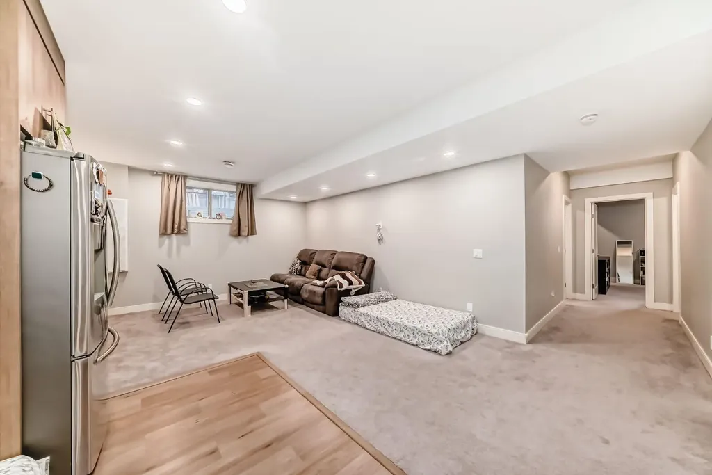 193 Kinniburgh Circle Chestermere AB T1X 0P8