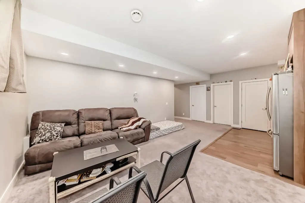 193 Kinniburgh Circle Chestermere AB T1X 0P8