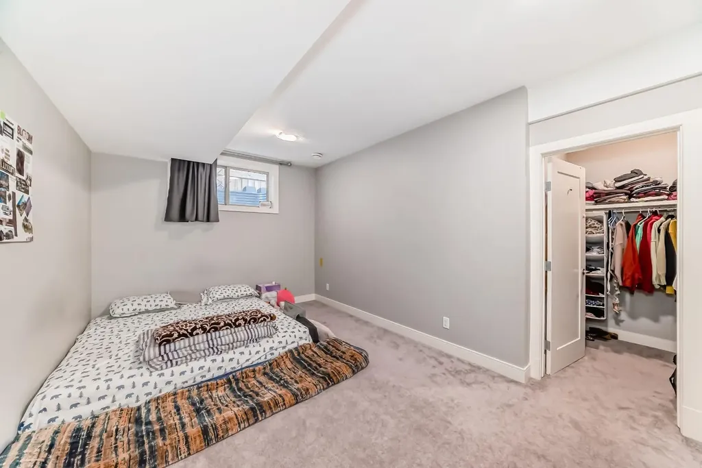 193 Kinniburgh Circle Chestermere AB T1X 0P8