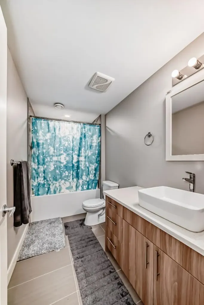 193 Kinniburgh Circle Chestermere AB T1X 0P8