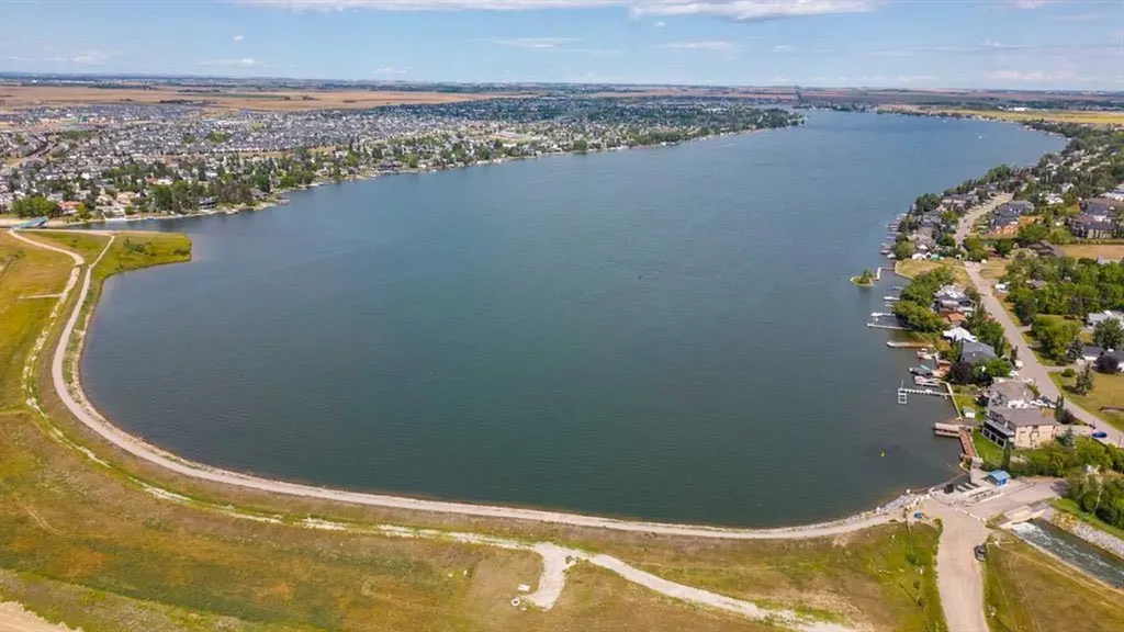 193 Kinniburgh Circle Chestermere AB T1X 0P8