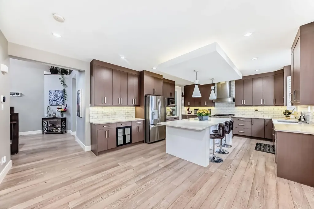 193 Kinniburgh Circle Chestermere AB T1X 0P8
