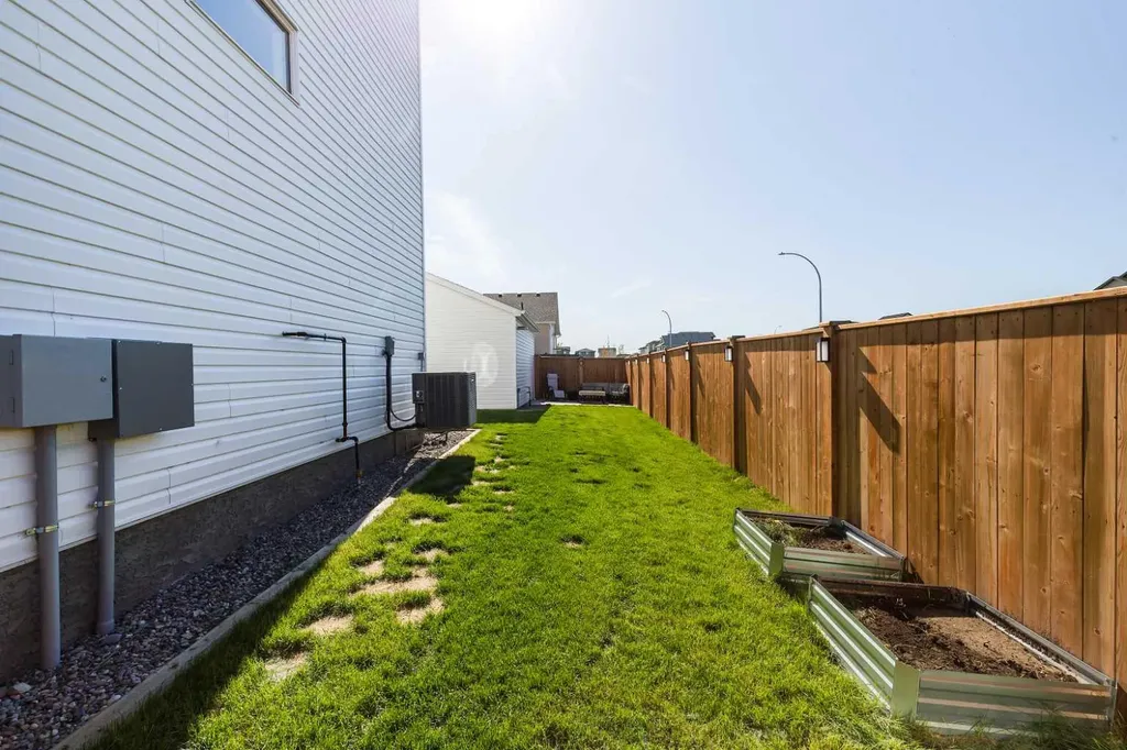 80 Blackwolf Lane N Lethbridge AB T1H 7J2