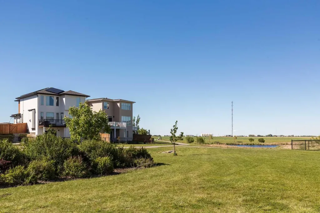 80 Blackwolf Lane N Lethbridge AB T1H 7J2