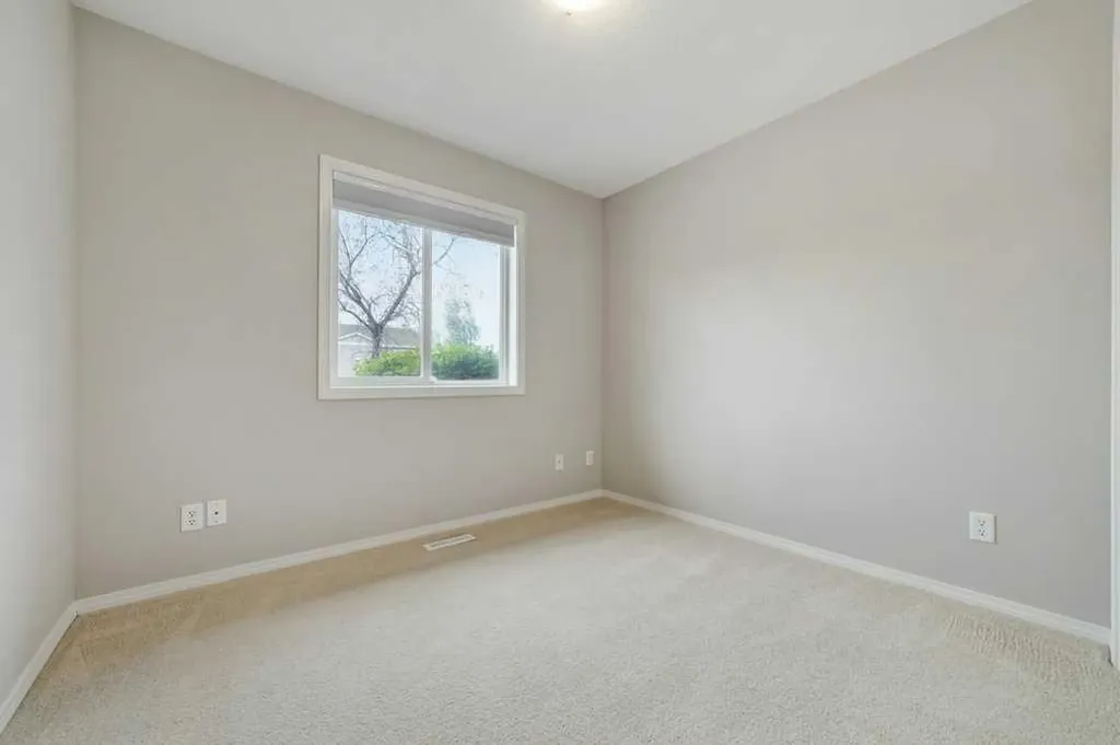 105 Silkstone Road W Lethbridge AB T1J 3A8