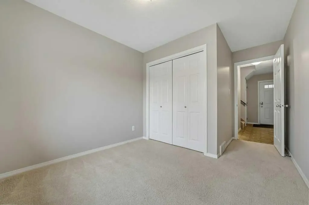 105 Silkstone Road W Lethbridge AB T1J 3A8