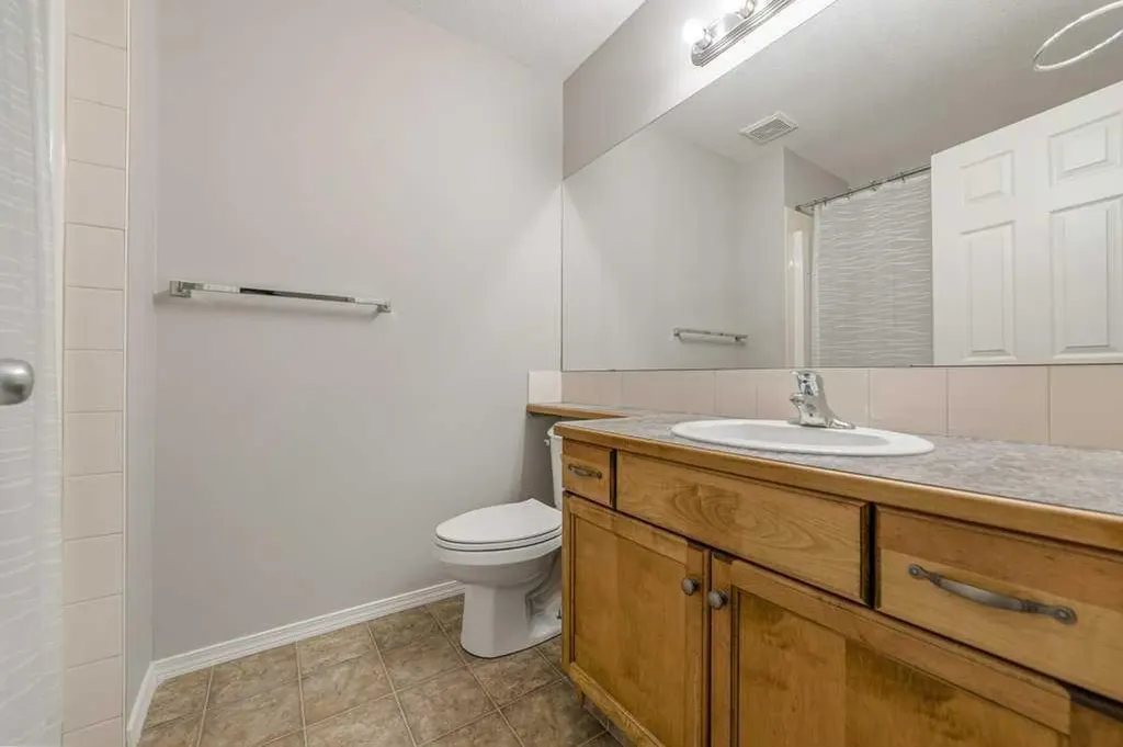 105 Silkstone Road W Lethbridge AB T1J 3A8