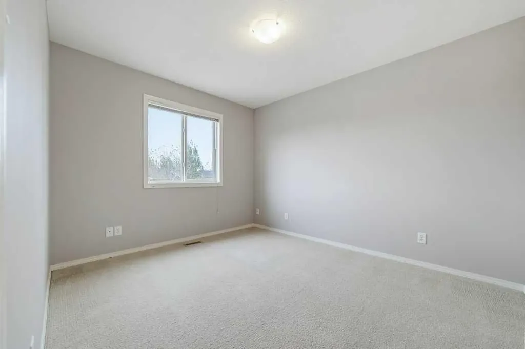 105 Silkstone Road W Lethbridge AB T1J 3A8