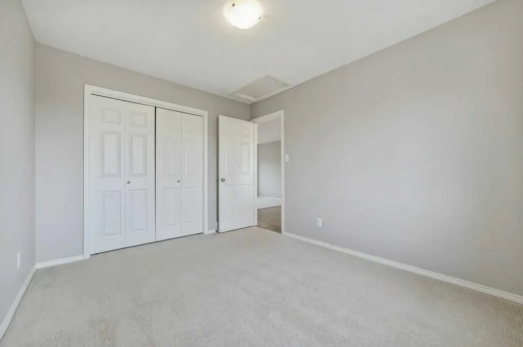 105 Silkstone Road W Lethbridge AB T1J 3A8