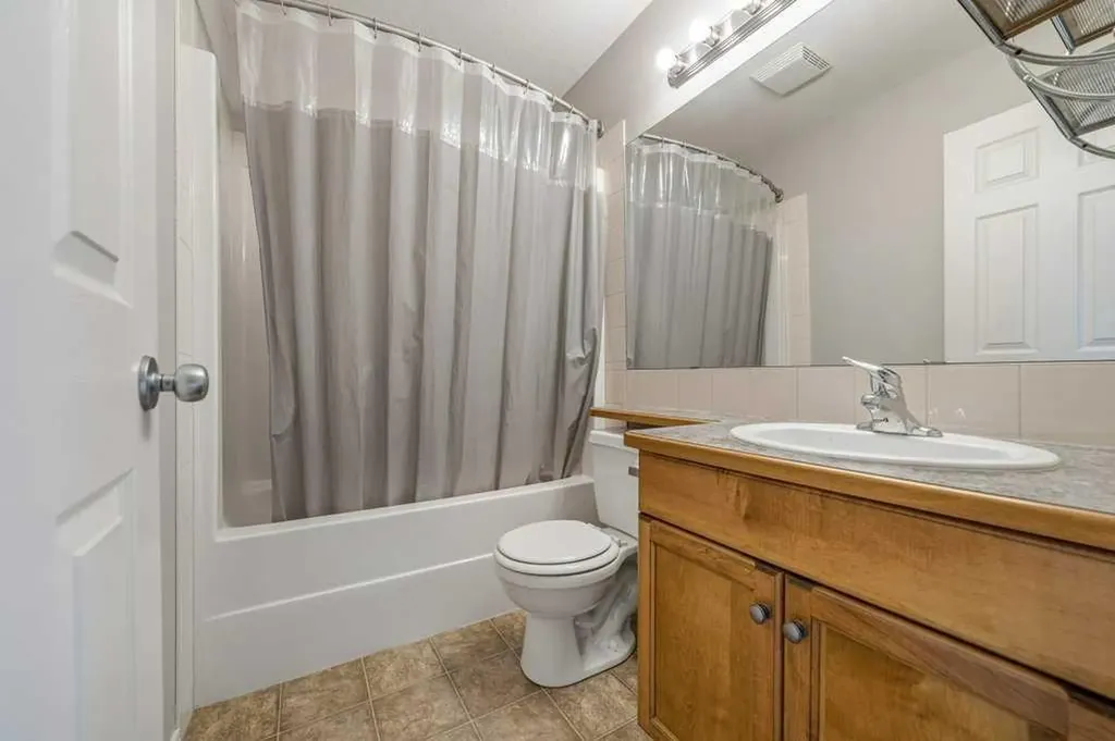 105 Silkstone Road W Lethbridge AB T1J 3A8