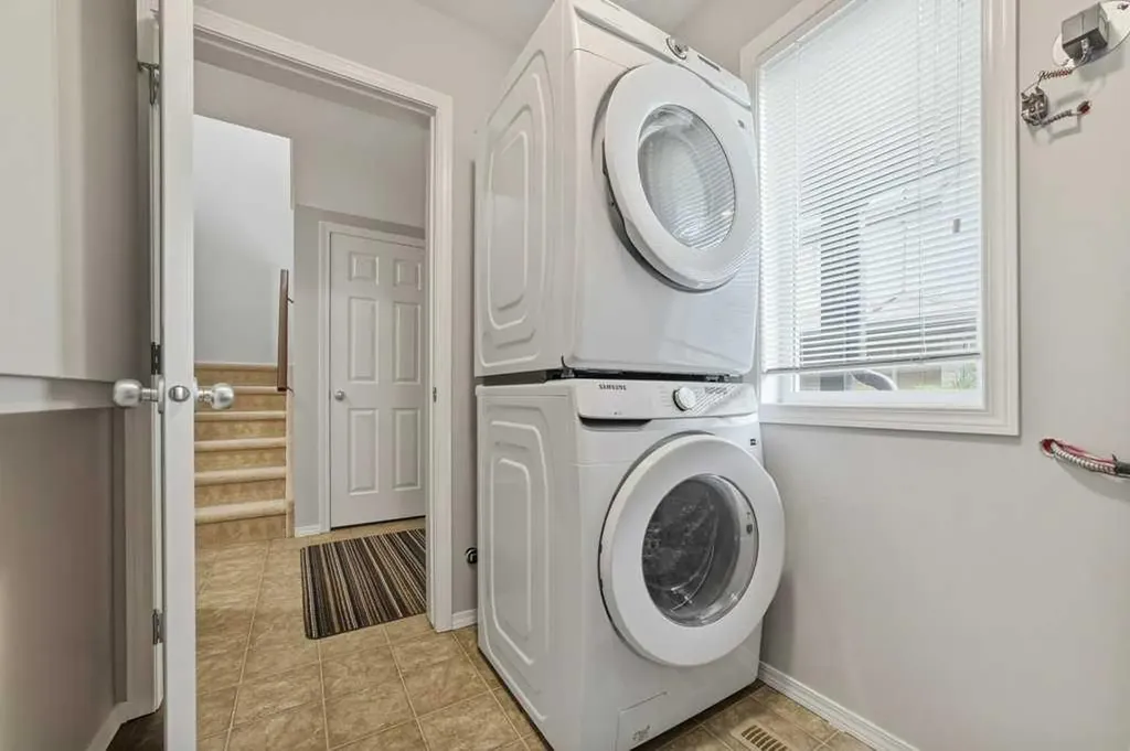 105 Silkstone Road W Lethbridge AB T1J 3A8