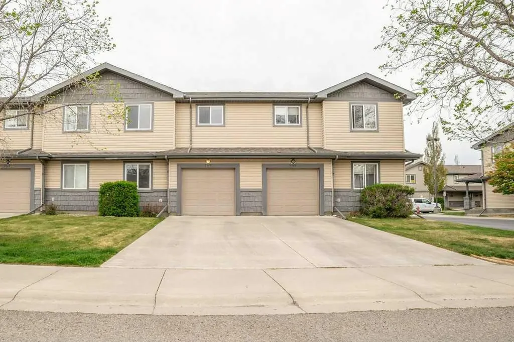 105 Silkstone Road W Lethbridge AB T1J 3A8