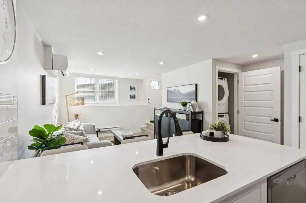 155 Crimson Ridge Place NW Calgary AB T3L 2M4