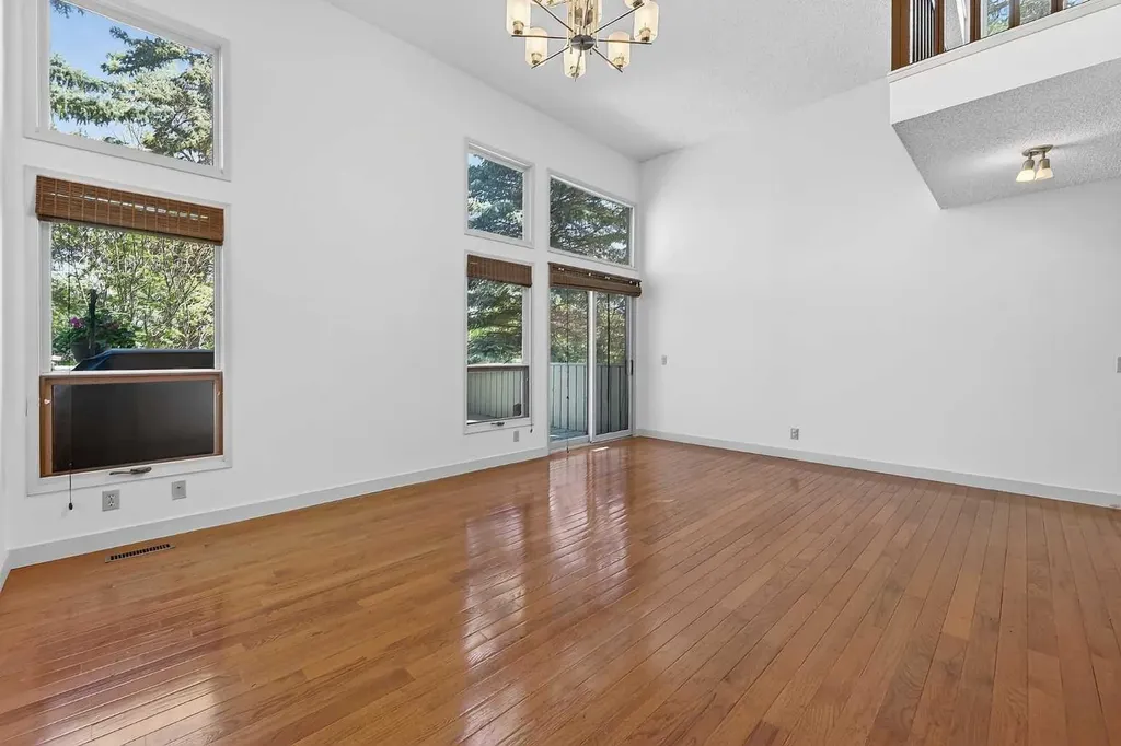 185 Woodridge Drive SW Calgary AB T2W 3X7