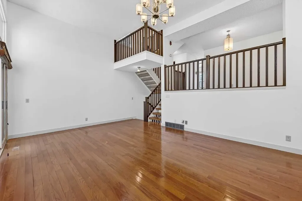 185 Woodridge Drive SW Calgary AB T2W 3X7