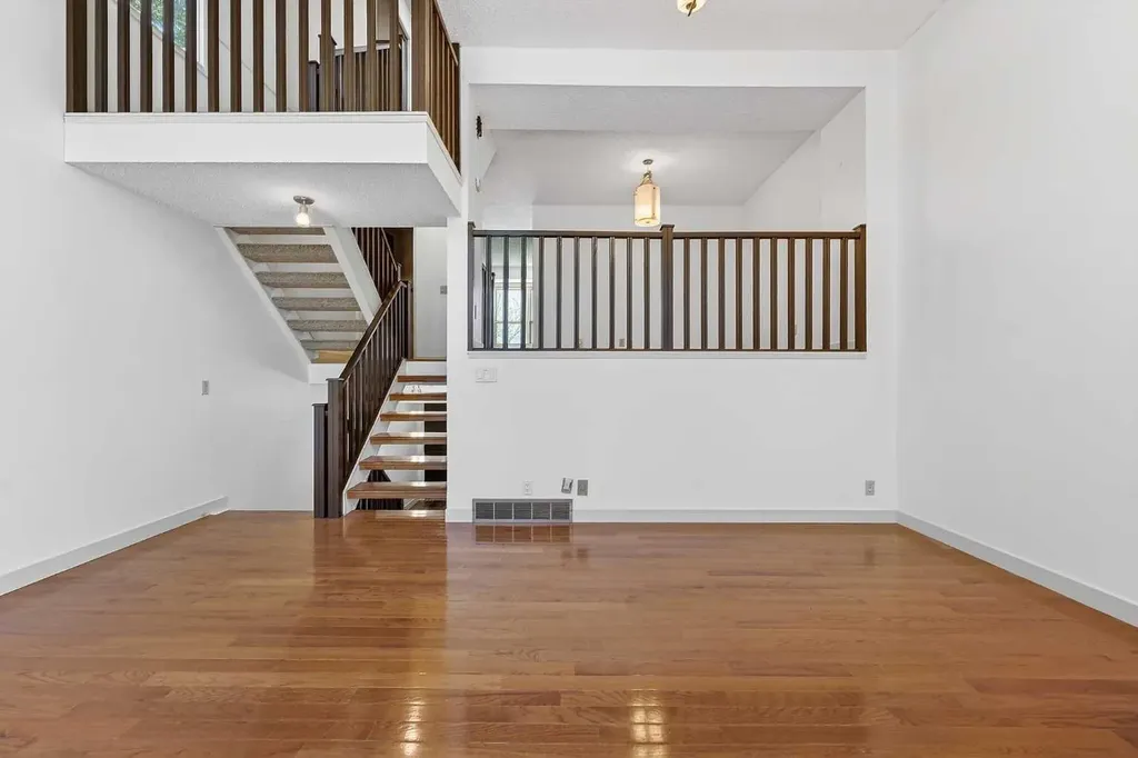 185 Woodridge Drive SW Calgary AB T2W 3X7