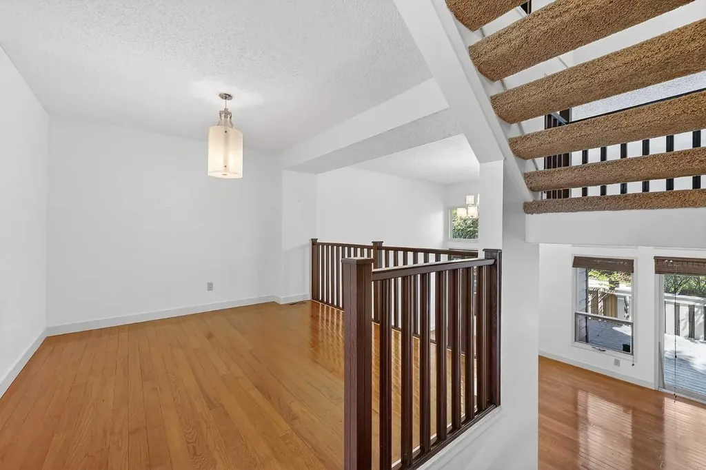 185 Woodridge Drive SW Calgary AB T2W 3X7