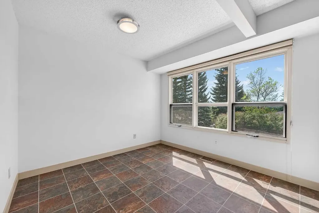 185 Woodridge Drive SW Calgary AB T2W 3X7