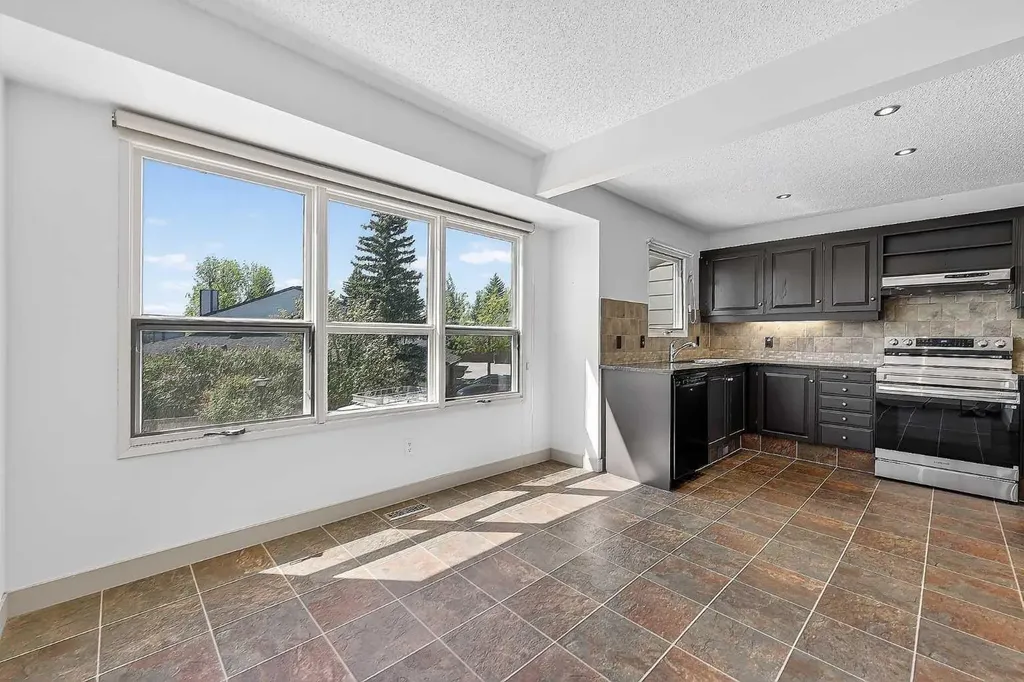 185 Woodridge Drive SW Calgary AB T2W 3X7