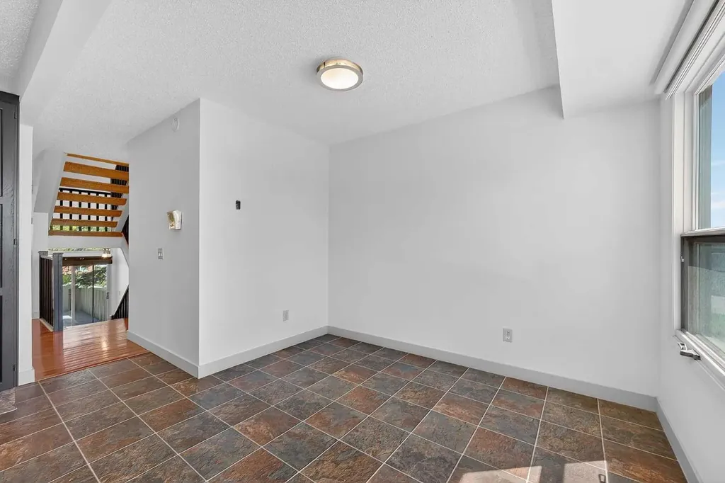 185 Woodridge Drive SW Calgary AB T2W 3X7