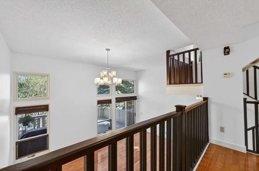185 Woodridge Drive SW Calgary AB T2W 3X7