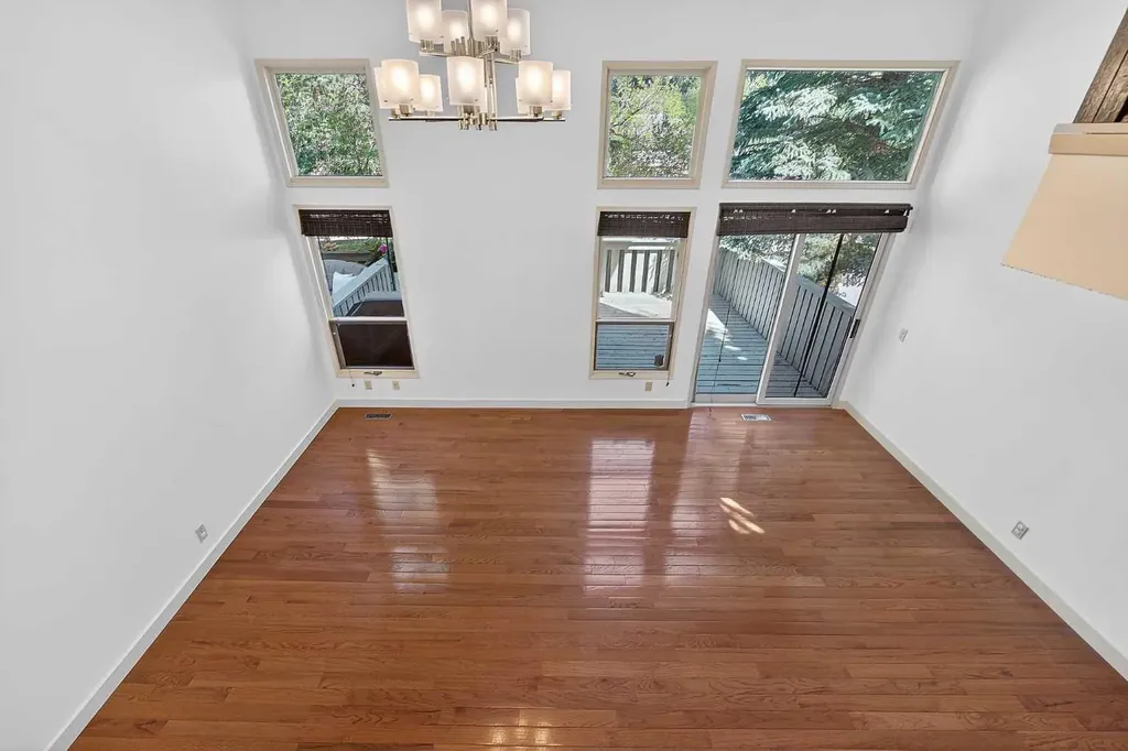 185 Woodridge Drive SW Calgary AB T2W 3X7