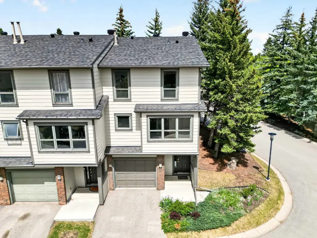 185 Woodridge Drive SW Calgary AB T2W 3X7