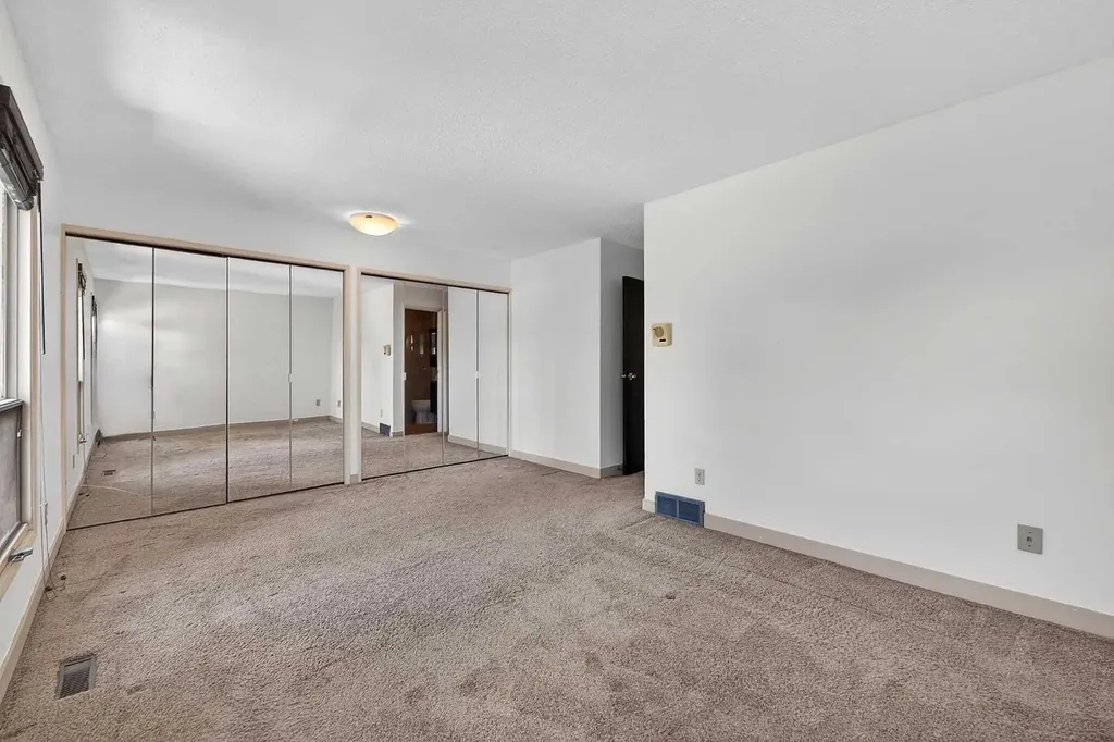 185 Woodridge Drive SW Calgary AB T2W 3X7