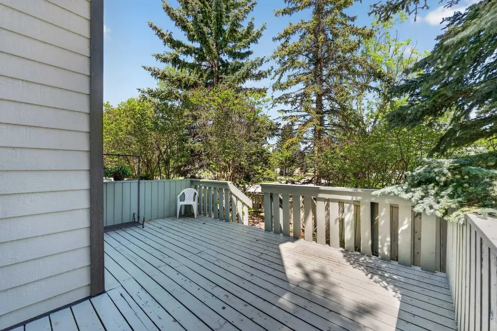 185 Woodridge Drive SW Calgary AB T2W 3X7