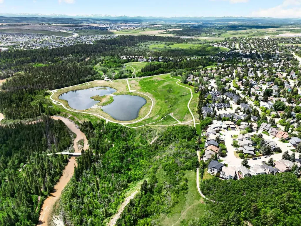 185 Woodridge Drive SW Calgary AB T2W 3X7