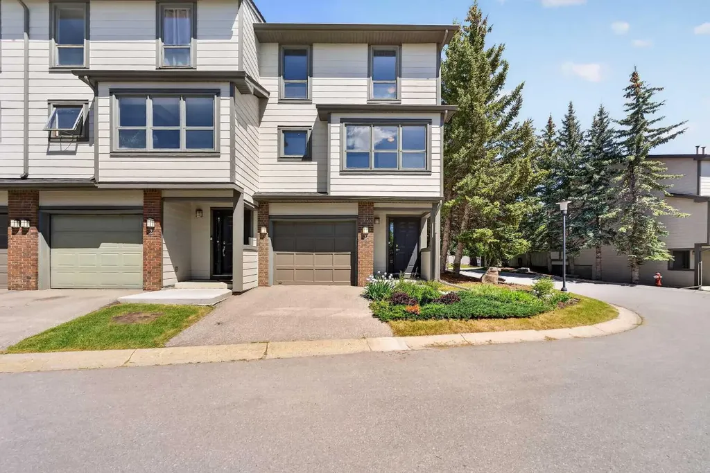 185 Woodridge Drive SW Calgary AB T2W 3X7