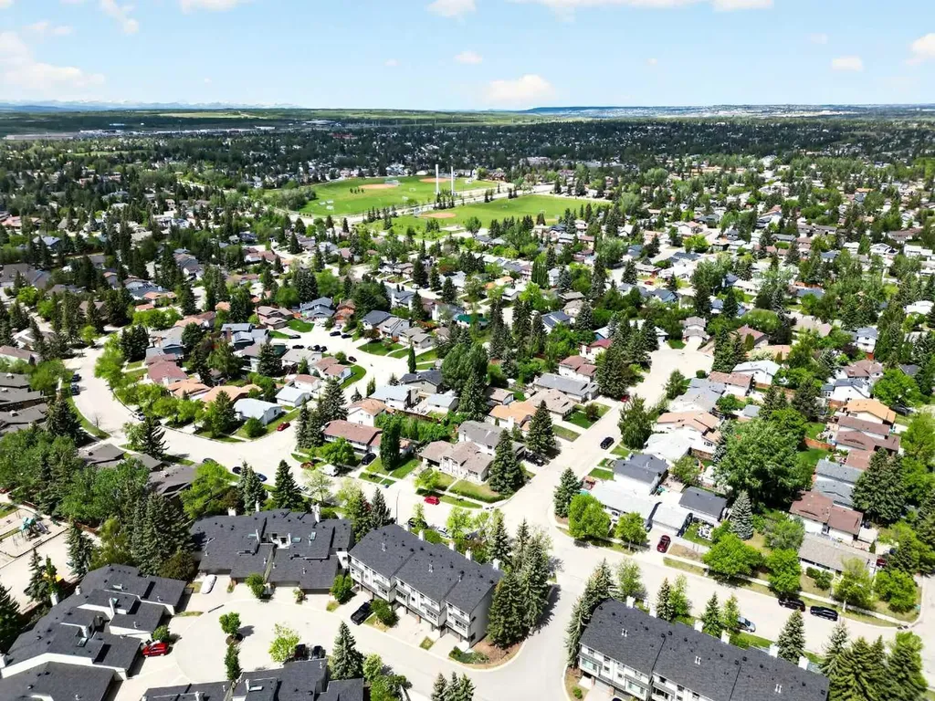 185 Woodridge Drive SW Calgary AB T2W 3X7