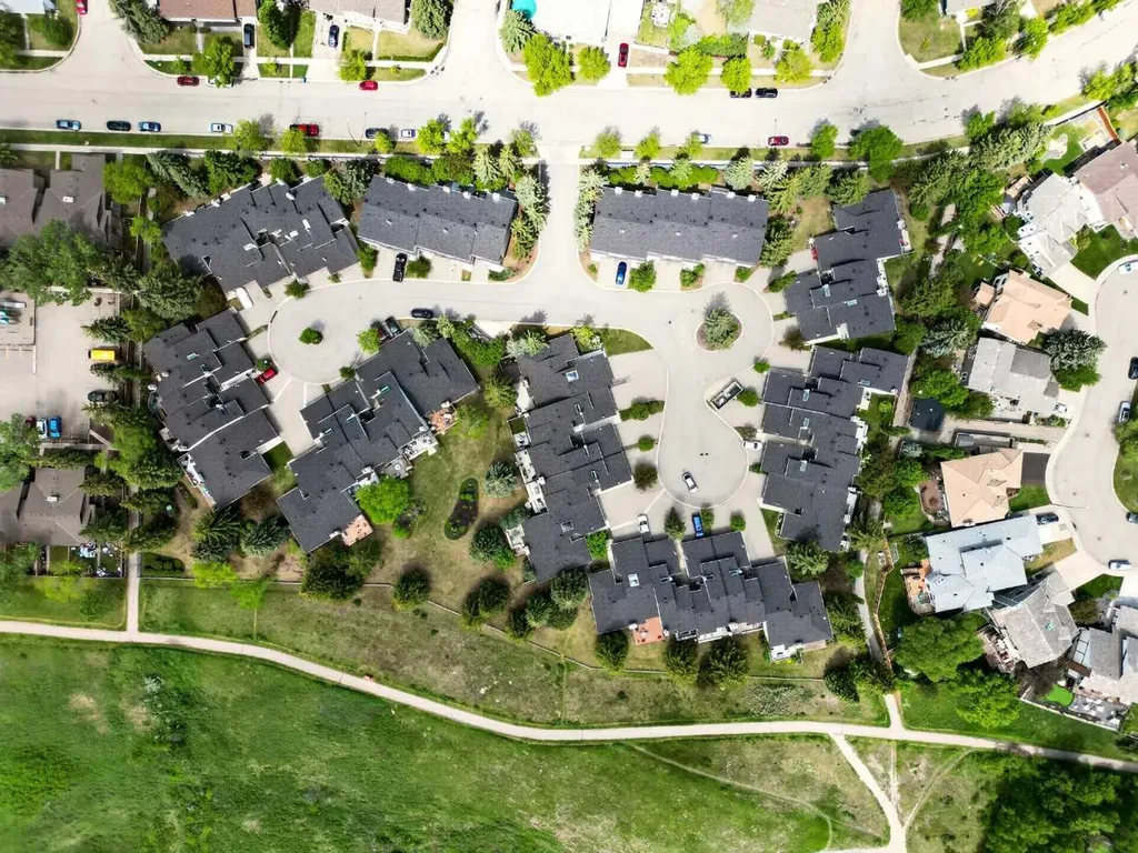 185 Woodridge Drive SW Calgary AB T2W 3X7