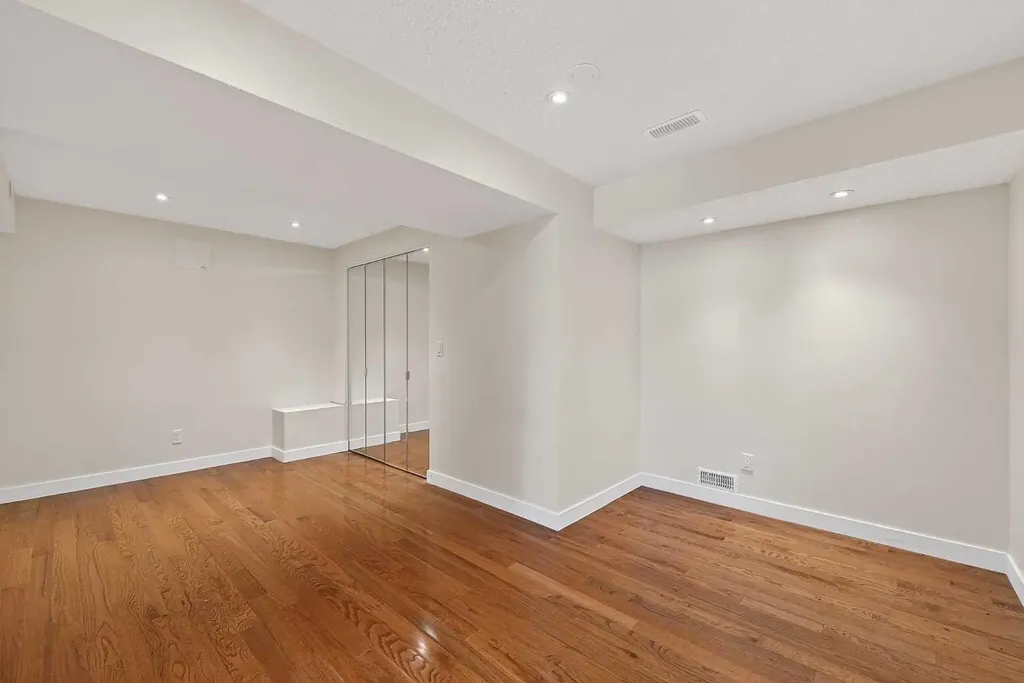 185 Woodridge Drive SW Calgary AB T2W 3X7