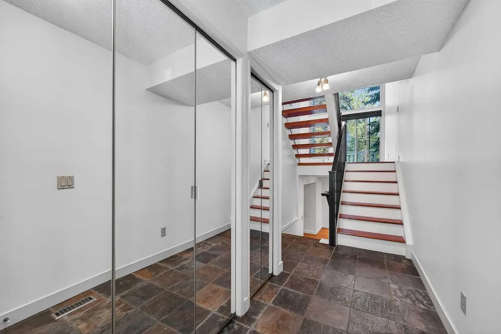 185 Woodridge Drive SW Calgary AB T2W 3X7