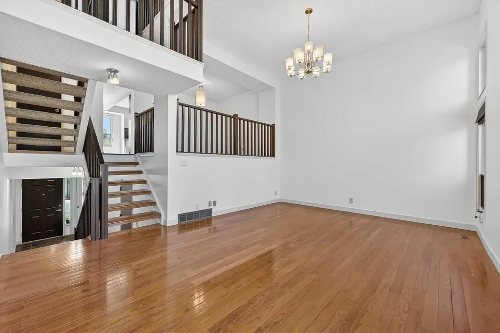 185 Woodridge Drive SW Calgary AB T2W 3X7