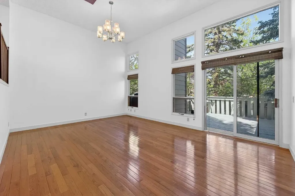185 Woodridge Drive SW Calgary AB T2W 3X7