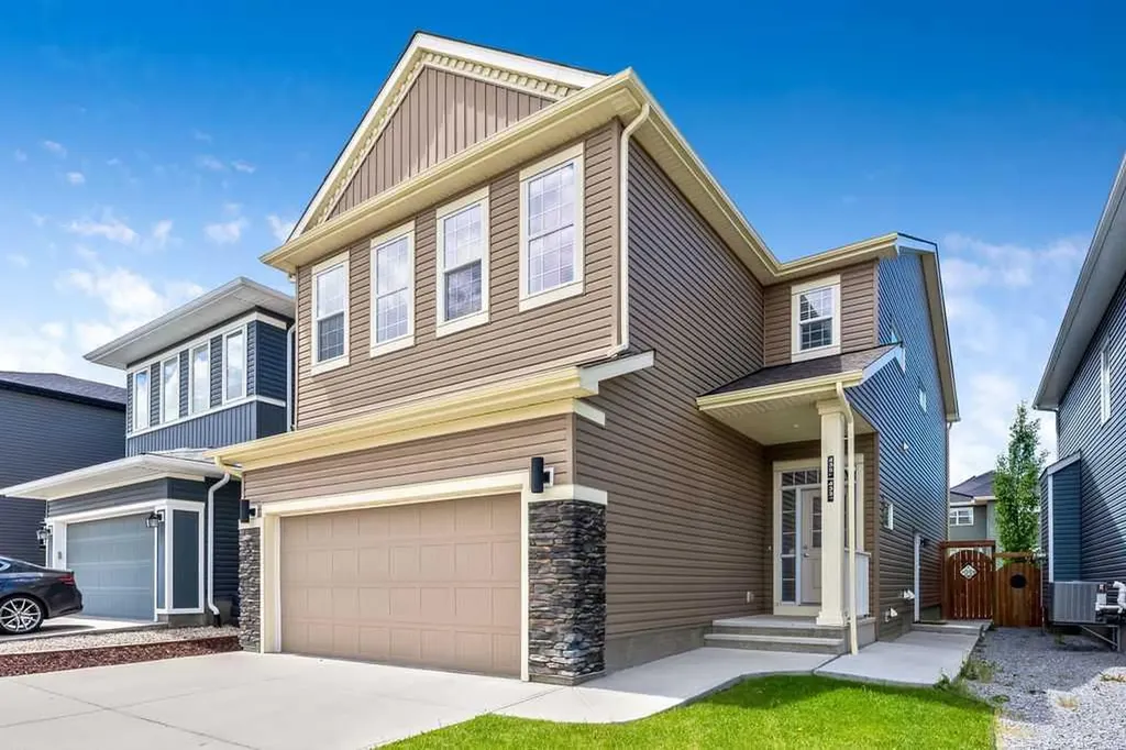 435 Evansglen Drive NW Calgary AB T3P 0P6