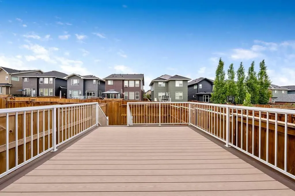 435 Evansglen Drive NW Calgary AB T3P 0P6